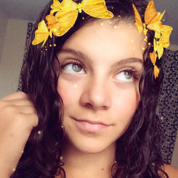 Profile Picture of Amanda Lesser (@amandaxlesser) on Poshmark