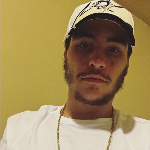 Profile Picture of Zack Derian (@zack159) on Poshmark