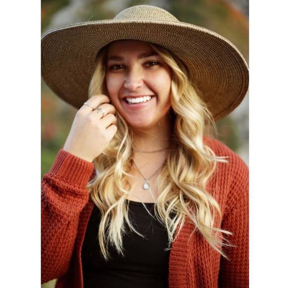 Profile Picture of Allison Brundage (@lax4lifeallison) on Poshmark