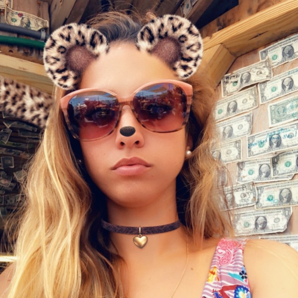 Profile Picture of Daniela Denis (@danieladenis89) on Poshmark