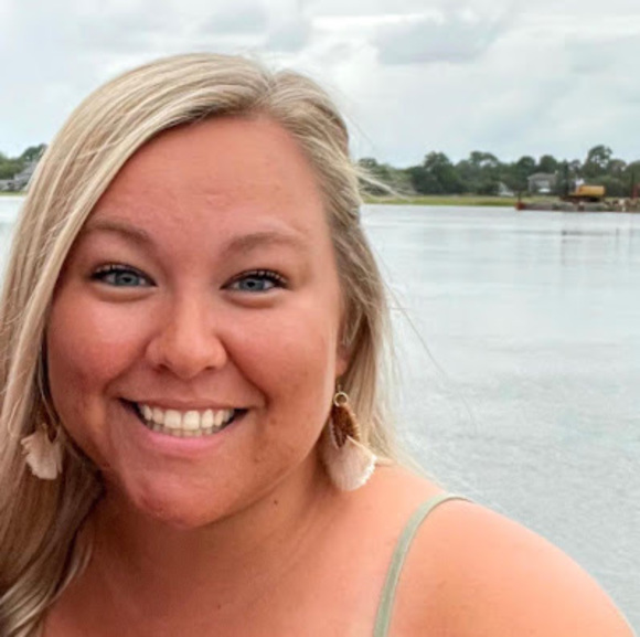 Profile Picture of Olivia Ehlmann (@ehlmanno) on Poshmark