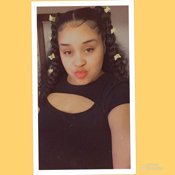 Profile Picture of Vannessa Vannessa (@v_vannessa) on Poshmark