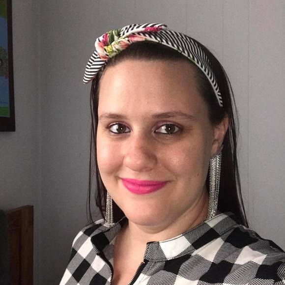 Profile Picture of Jennifer Eakins (@jennifereakins) on Poshmark