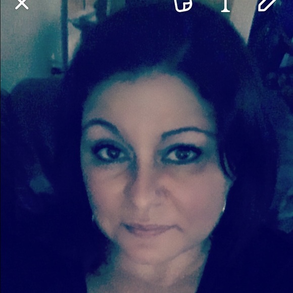 Profile Picture of Lisa Traina (@trainalm01) on Poshmark