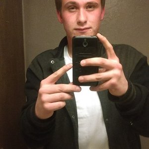 Profile Picture of Aaron Sisemore (@aaronsimple) on Myspace