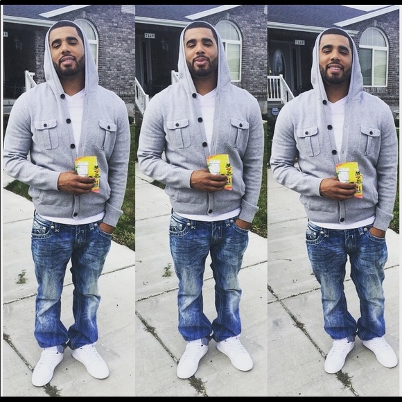 Profile Picture of Johnathan Benns (@jpb1988) on Poshmark