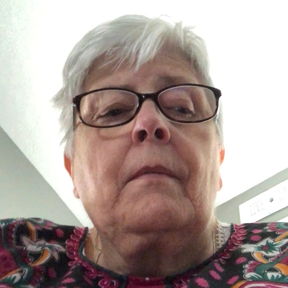 Profile Picture of Shauna Garrett (@nauna168) on Poshmark