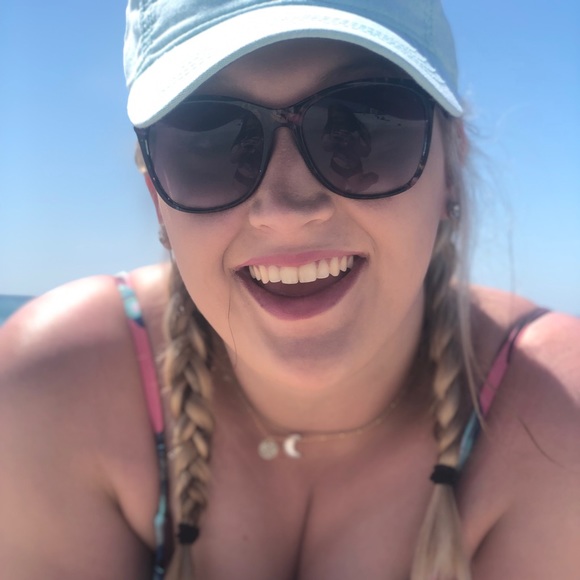 Profile Picture of Haley Baxter (@hbbaxter2) on Poshmark