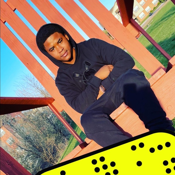 Profile Picture of Robert Carpenter (@bigbeast223) on Poshmark