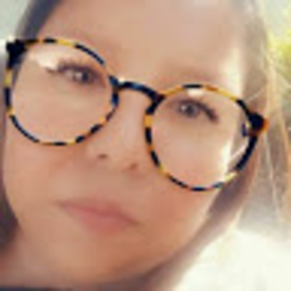 Profile Picture of Aguilar Anay (@aguilar184817) on Poshmark