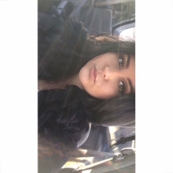 Profile Picture of Briana Valiente (@valbree) on Poshmark