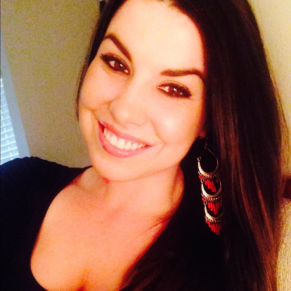 Profile Picture of Carly Suggs (@csuggs1234) on Poshmark