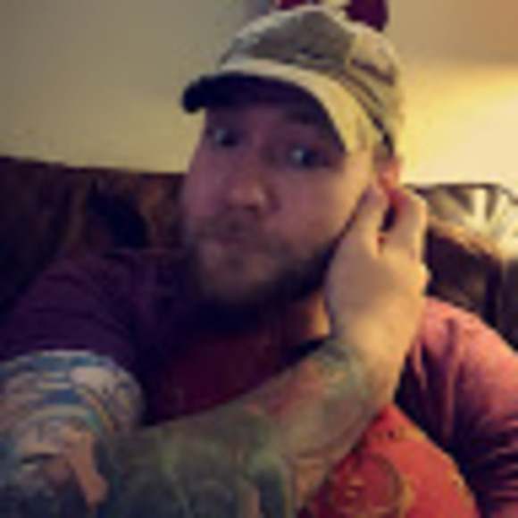 Matthew Drommer - Poshmark Profile Picture of Matthew Drommer (@drommer90) on Poshmark