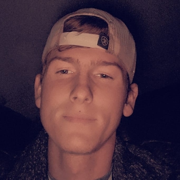 Profile Picture of Tyler Phipps (@tylerphipps2) on Poshmark