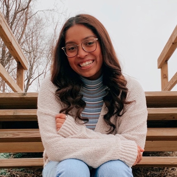 Profile Picture of Sherline Lopez (@sherline73) on Poshmark