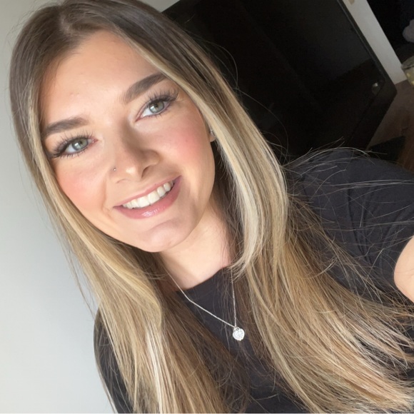 Profile Picture of Alexa Cunningham (@alexa_ham19) on Poshmark
