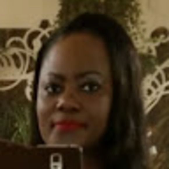 Profile Picture of Beverly James (@kalisha1222) on Poshmark