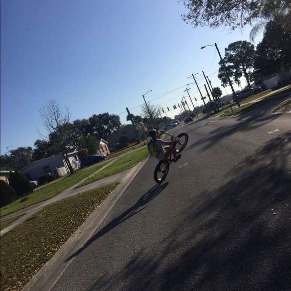 Profile Picture of George Barrera (@capozz) on Poshmark