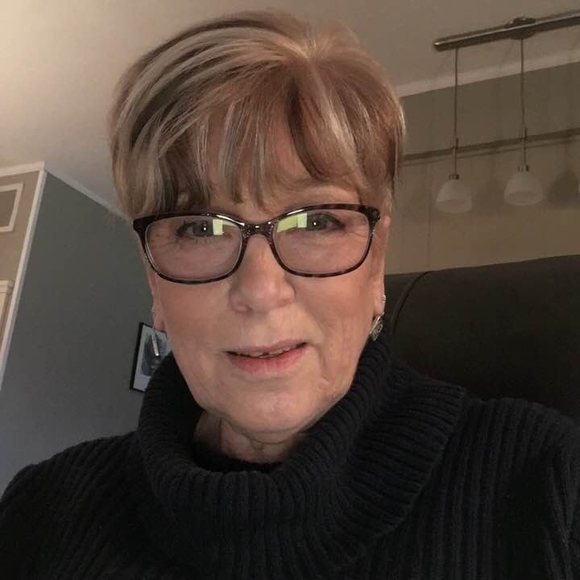 Profile Picture of Robin Willey (@robin_willey) on Poshmark