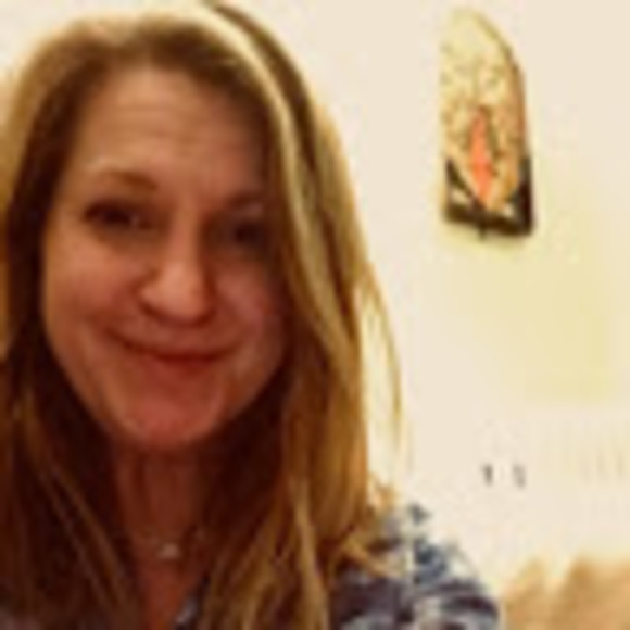 Profile Picture of Colleen Feeney-keyes (@cfk2029) on Poshmark