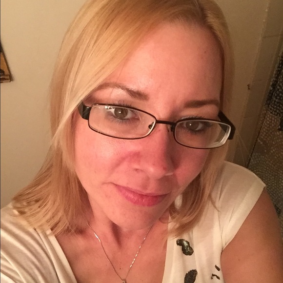 Profile Picture of Dawn Charron (@dawncharron) on Poshmark