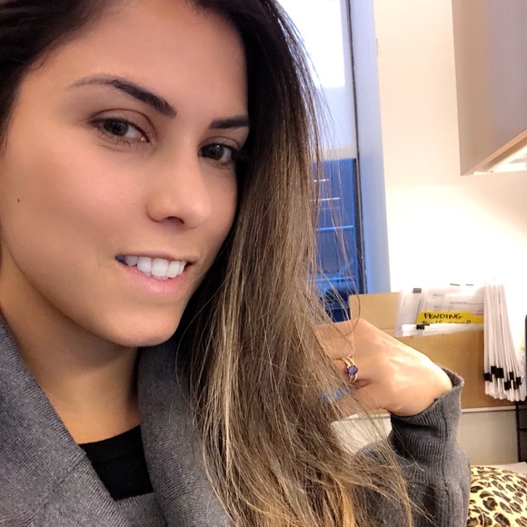 Profile Picture of Bruna Beckerman (@brunabeckerman) on Poshmark