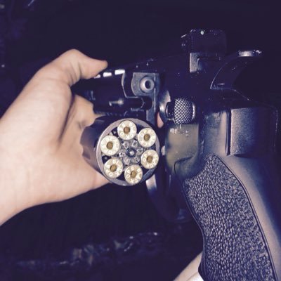 Profile Picture of Dustin Bell (@lilboosie0420) on Twitter