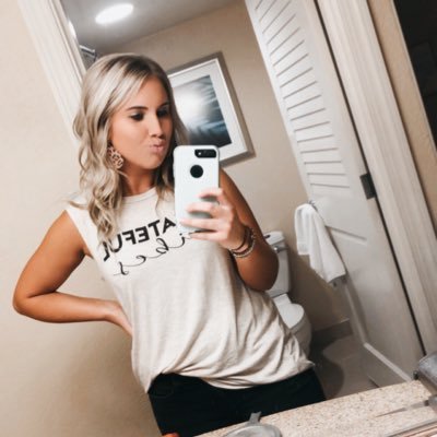 Profile Picture of Abby Simon (@abbz_simon) on Twitter