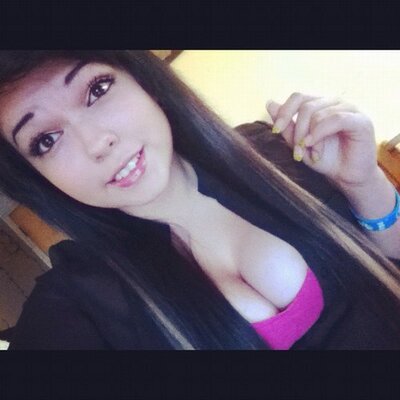 Profile Picture of Cassandra Lambert (@4everyoung_420) on Twitter