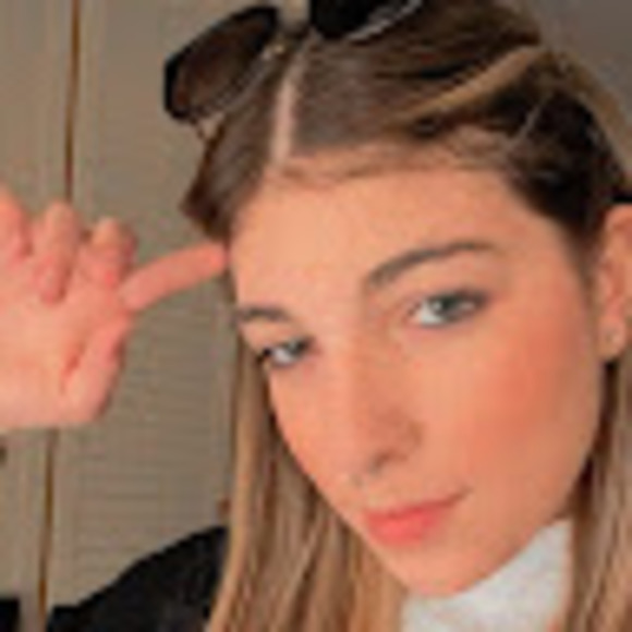 Marina Breviglieri - Poshmark Profile Picture of Marina Breviglieri (@mbreviglieri) on Poshmark