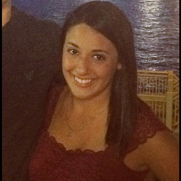 Profile Picture of Danielle Deblasio (@ddeblasio) on Poshmark