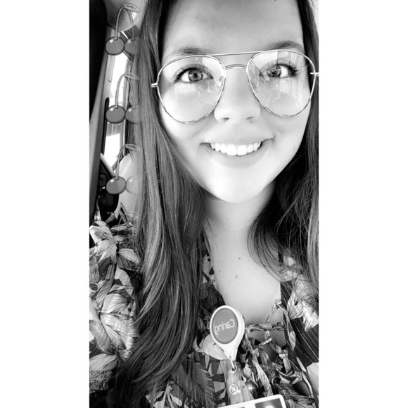 Profile Picture of Hannah Edmondson (@hannahcorrinn) on Poshmark