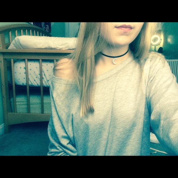 Profile Picture of Lauren Stapleton (@silverfeathery) on Poshmark