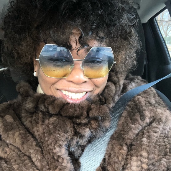Profile Picture of Fabienne Josephs (@fjosephs) on Poshmark