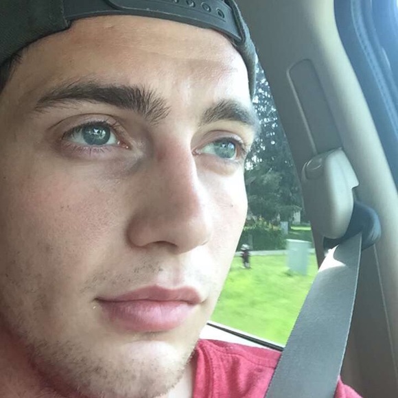 Profile Picture of David Hanson (@whiteboy896) on Poshmark