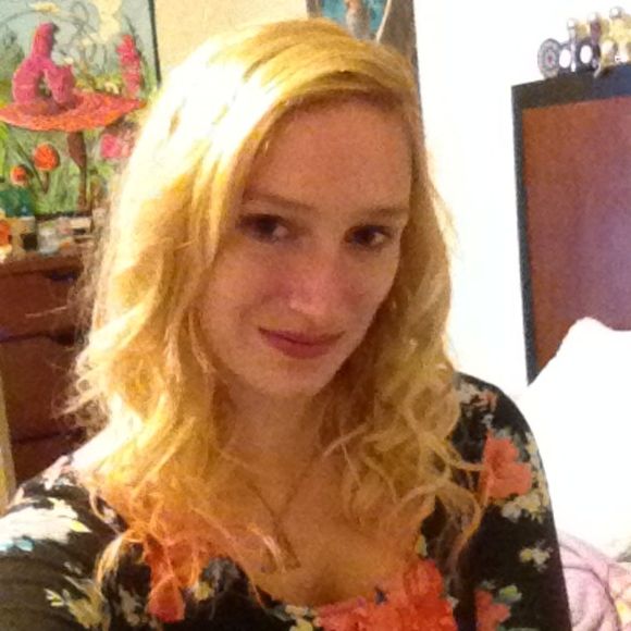 Profile Picture of Amanda Perham (@starz31224) on Poshmark