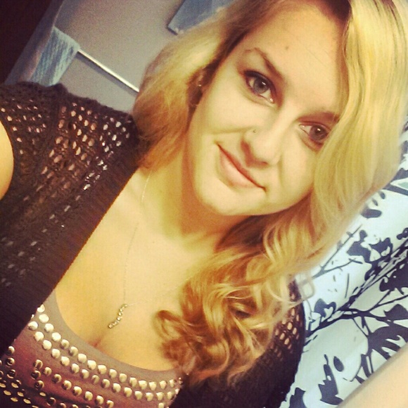 Tori Castimore - Poshmark Profile Picture of Tori Castimore (@toriadorieee) on Poshmark