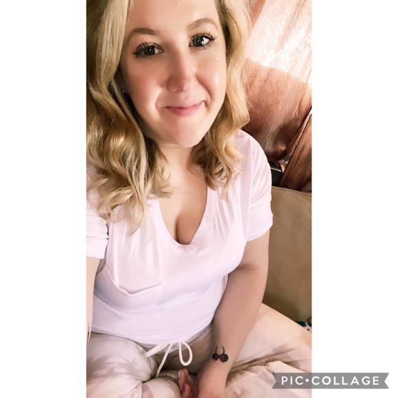 Profile Picture of Shelby Fauser (@seashellsraelyn) on Poshmark