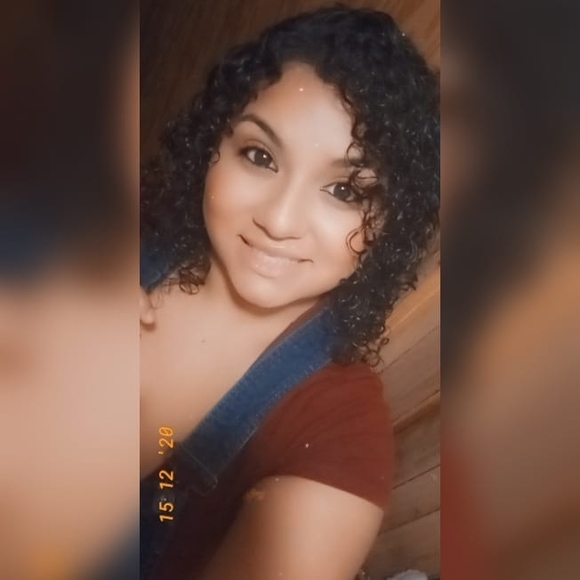 Profile Picture of Bianca Leon (@biancaleon2919) on Poshmark