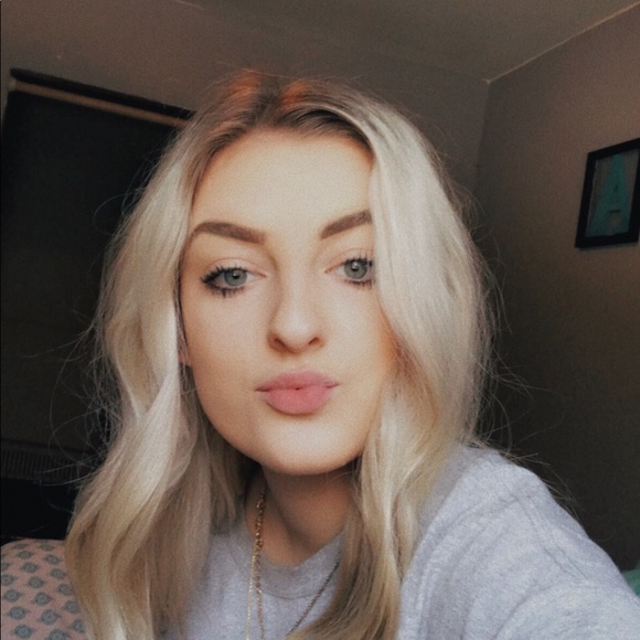 Profile Picture of Trinity Biamonte (@trinitybiamonte) on Poshmark