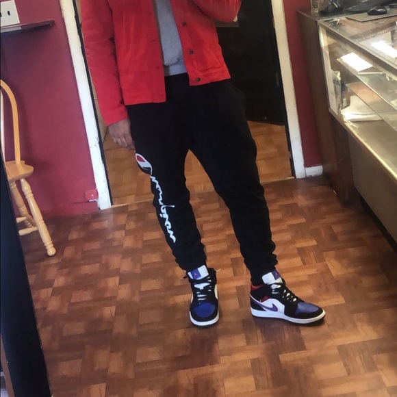 Profile Picture of James Segarra (@jmsegarra29) on Poshmark