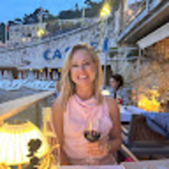 Profile Picture of Valerie Vincent (@valerievince374) on Poshmark
