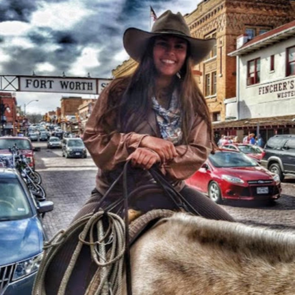 Profile Picture of Isabelle Rodrigues (@isabelle_rod678) on Poshmark