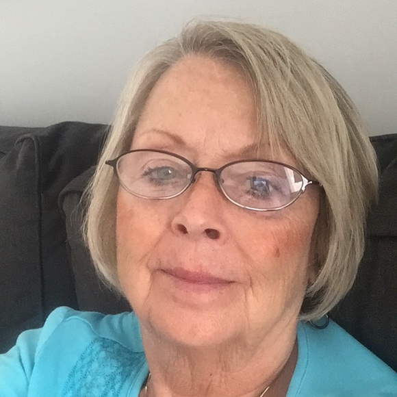 Profile Picture of Sharon Washkowiak (@swashkowiak) on Poshmark