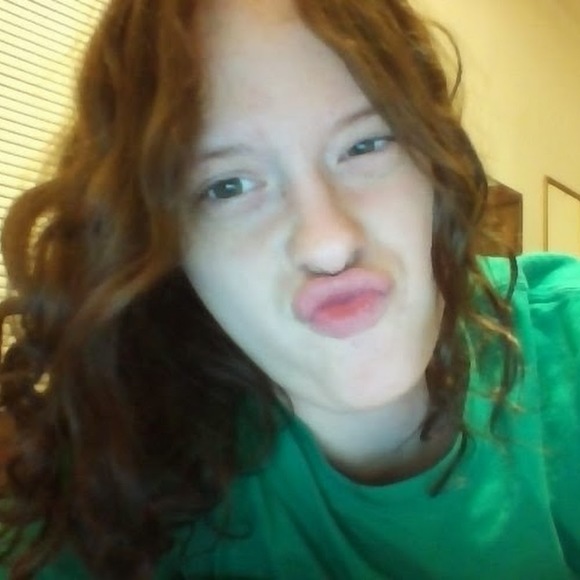 Profile Picture of Kayla Gluth (@kaylagluth) on Poshmark