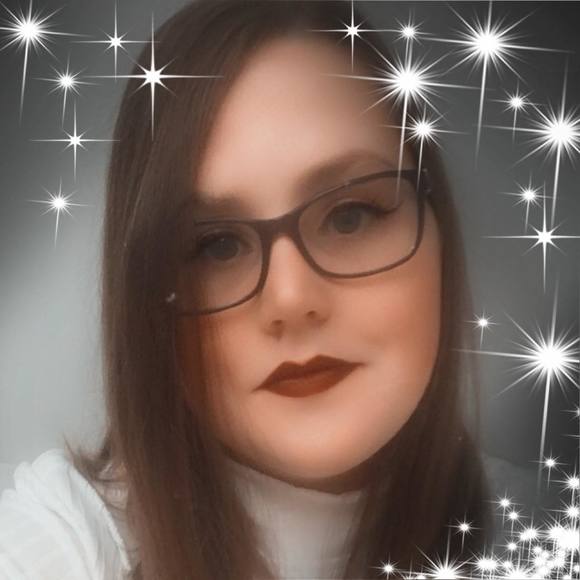 Leah Syverson - Poshmark Profile Picture of Leah Syverson (@cherrycat1026) on Poshmark