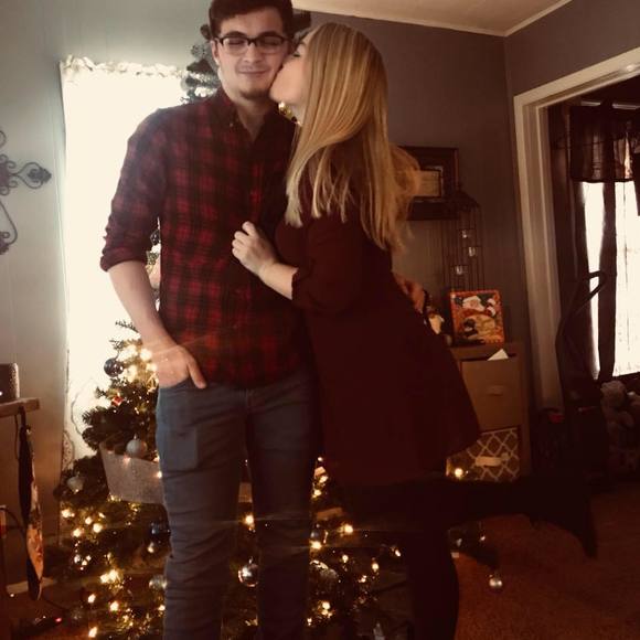 Profile Picture of Austin Holbrook (@aholbrook166) on Poshmark