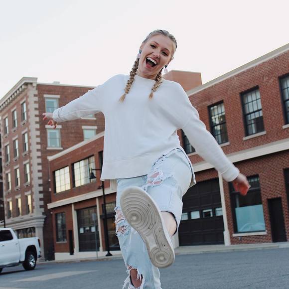 Profile Picture of Becca Blunier (@beccablunier) on Poshmark