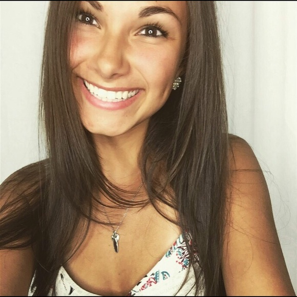 Profile Picture of Jordyn Schedler (@jordynschedler) on Poshmark