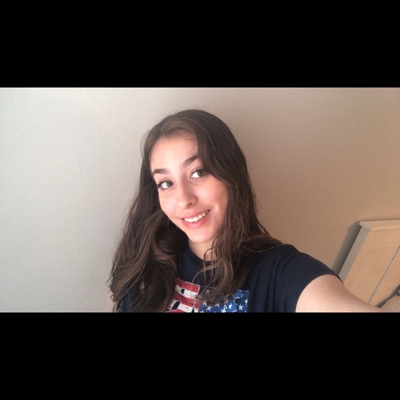 Profile Picture of Alexa Arguello (@alexa_arguello) on Poshmark